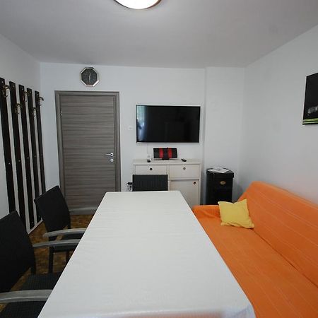 Apartments Jakobi By El-Pi Tours Njivice Ngoại thất bức ảnh