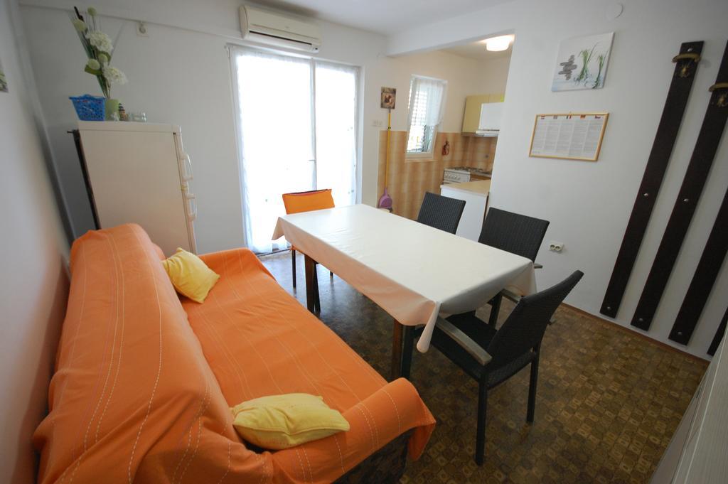 Apartments Jakobi By El-Pi Tours Njivice Ngoại thất bức ảnh