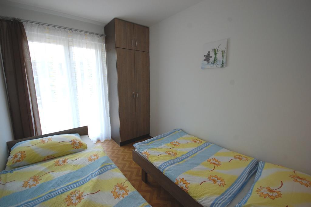 Apartments Jakobi By El-Pi Tours Njivice Ngoại thất bức ảnh