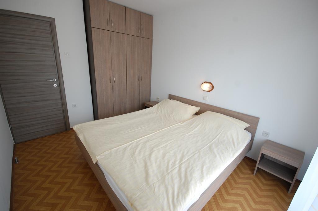Apartments Jakobi By El-Pi Tours Njivice Ngoại thất bức ảnh