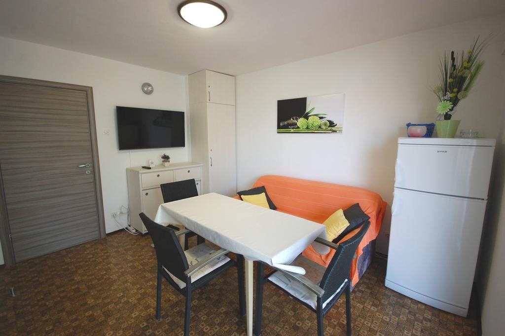 Apartments Jakobi By El-Pi Tours Njivice Ngoại thất bức ảnh
