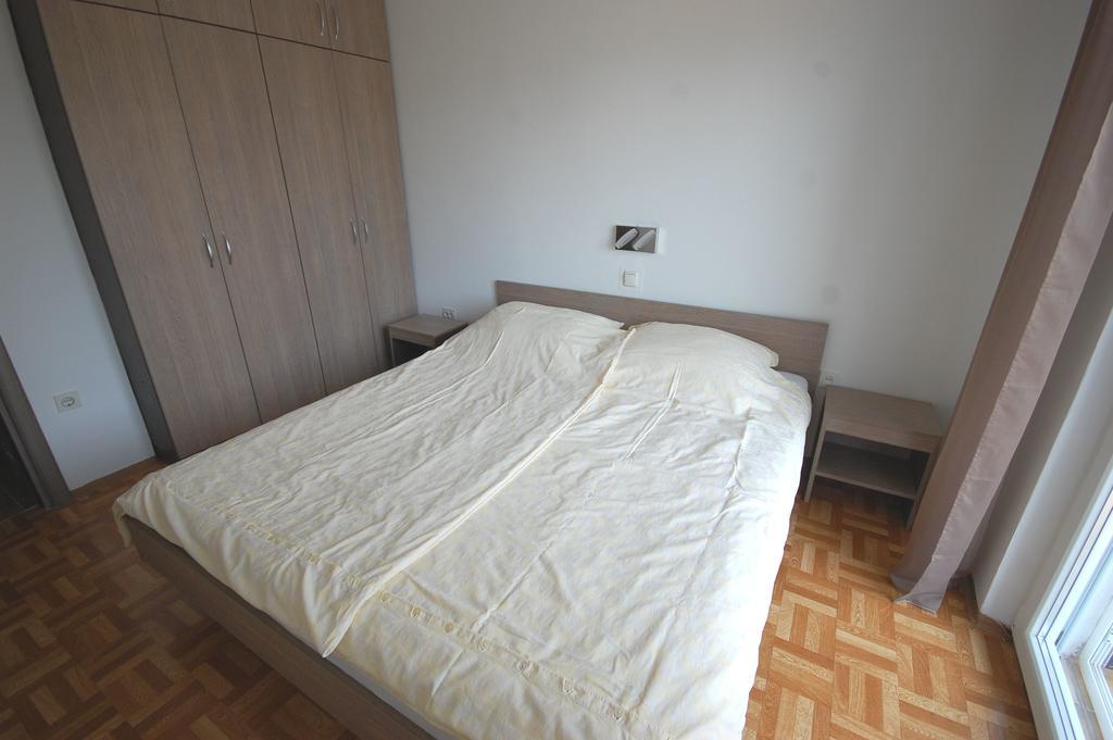 Apartments Jakobi By El-Pi Tours Njivice Ngoại thất bức ảnh