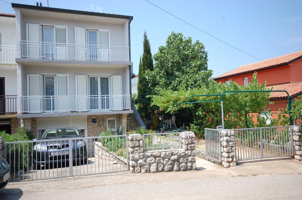 Apartments Jakobi By El-Pi Tours Njivice Ngoại thất bức ảnh